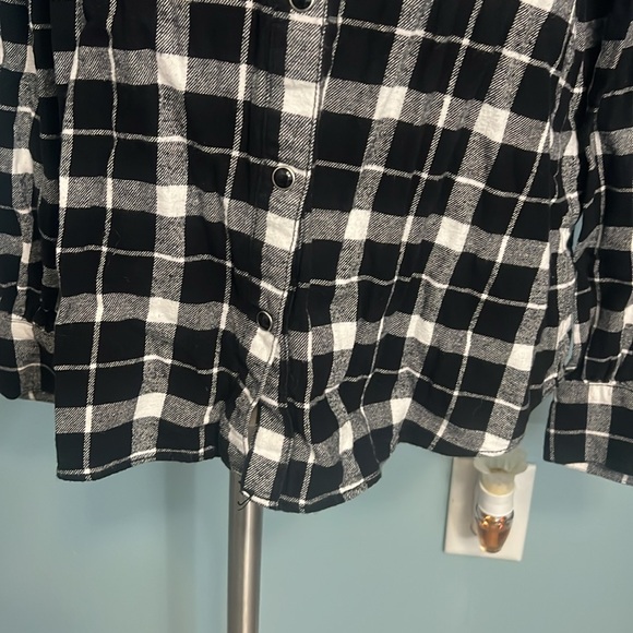 Kate Spade, New York black and white checkered long sleeve shirt, size medium - Picture 5 of 14